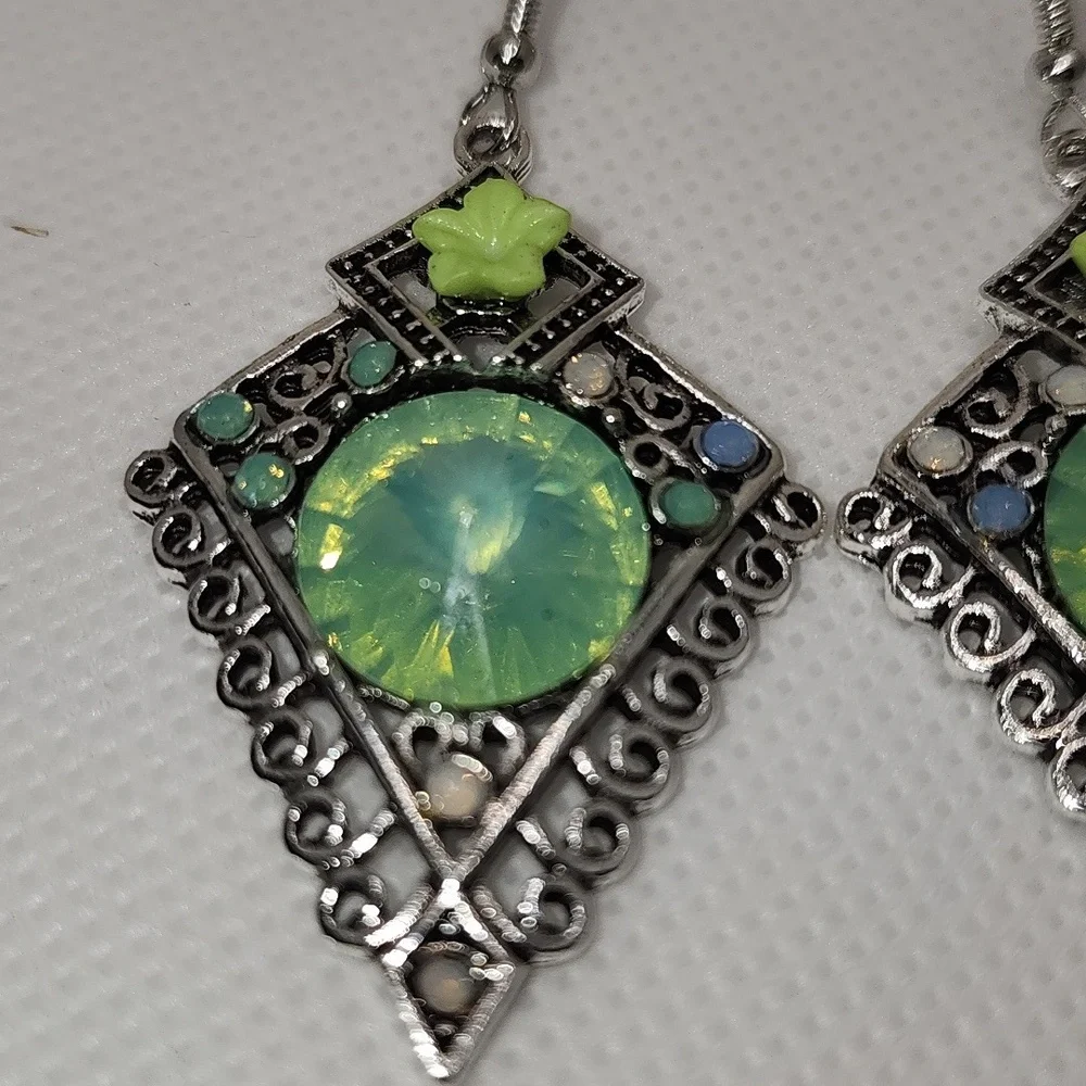 Elegant Silver and‎ Green Earrings